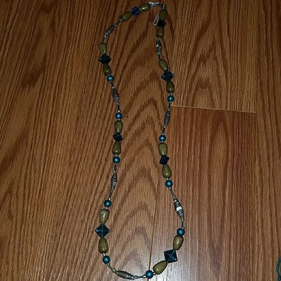 Necklace lot multi strand and single strand - Picture 4 of 7